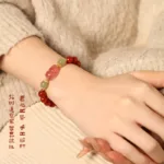 硃砂+草莓晶 鴻運納福平安貔貅 女士手鏈：圖片 5
